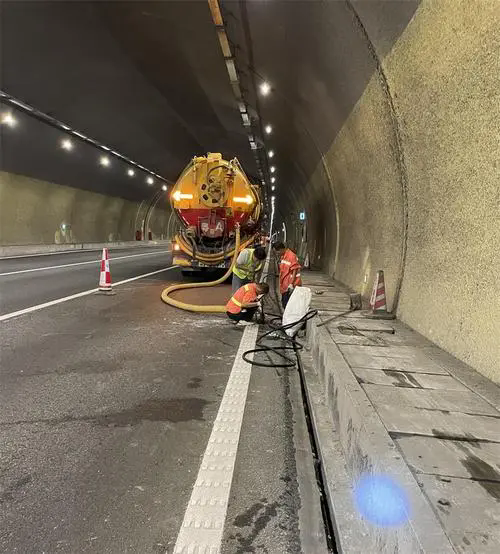 南宫隧道排水渠清淤